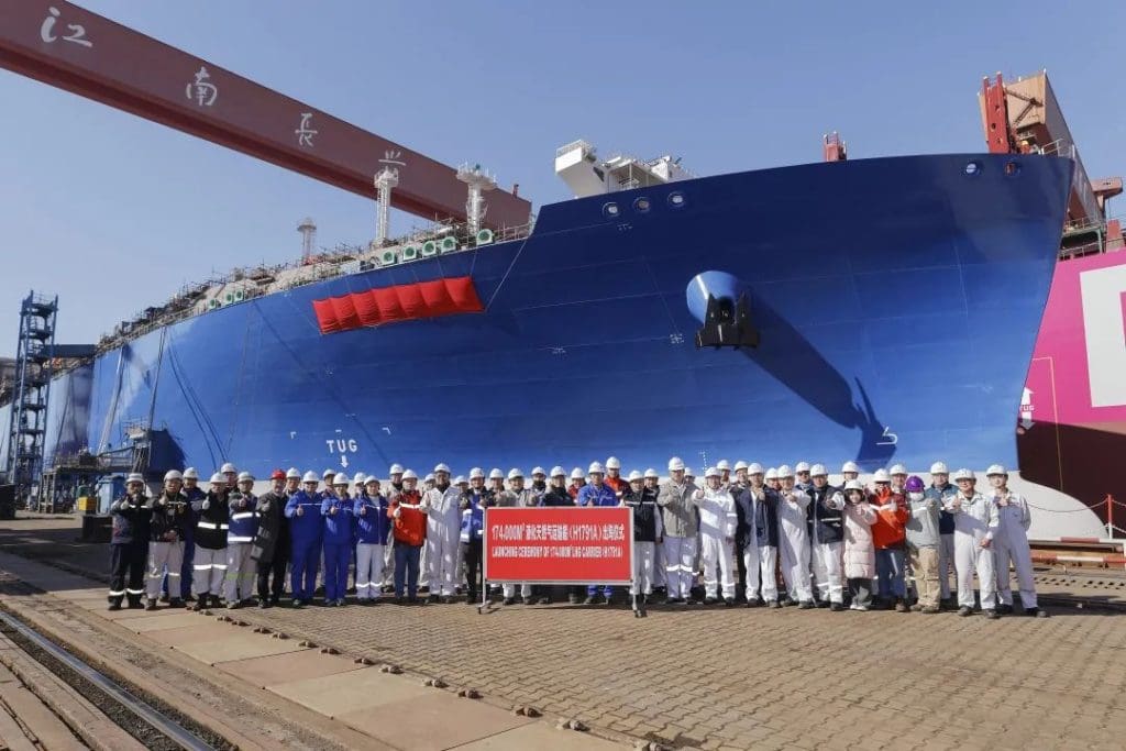 Hudong Zhonghua Floats Out Mols Lng Carrier Lng Prime