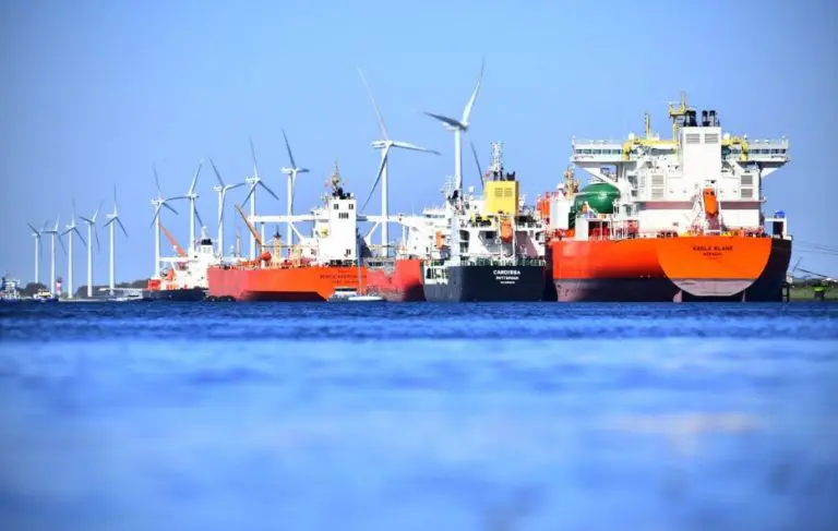 Eagle Blane and Cardissa in the Port of Rotterdam