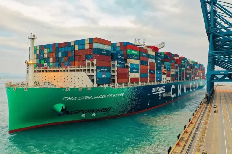 Photo CMA CGM's LNG-powered giant visits China's Yantian