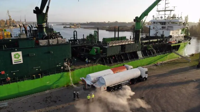 Polish duo in first Szczecin LNG bunkering op