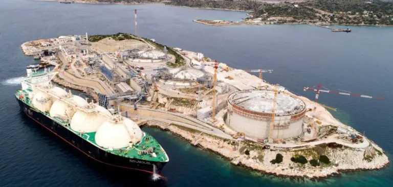 Greece's DESFA takes FID to build Revithoussa small-scale LNG jetty