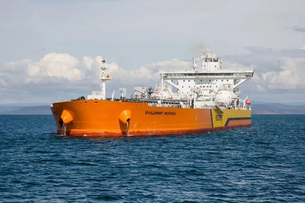 Zvezda starts work on another LNG-powered Aframax for Rosneft