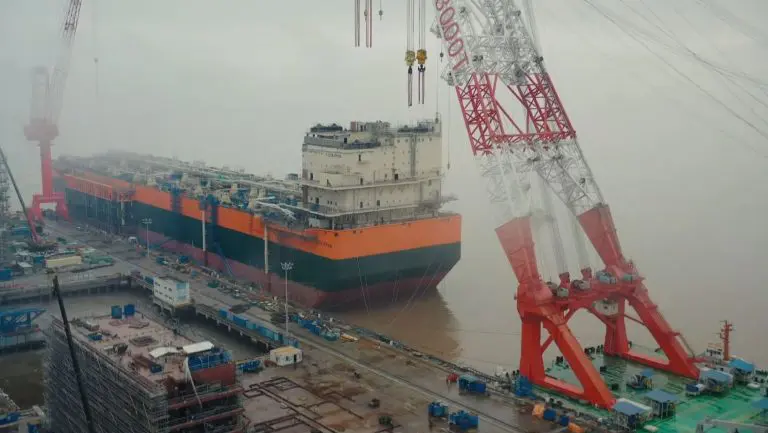 Video Work continues on BP's Tortue FPSO