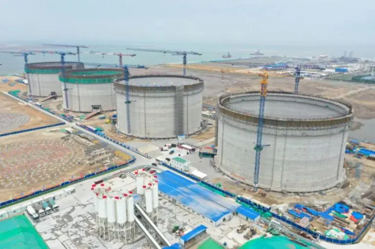 China’s Beijing Gas raises roof on first Tianjin Nangang LNG tank