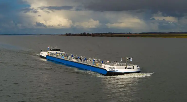 First of 40 LNG inland barges ready to start serving Shell