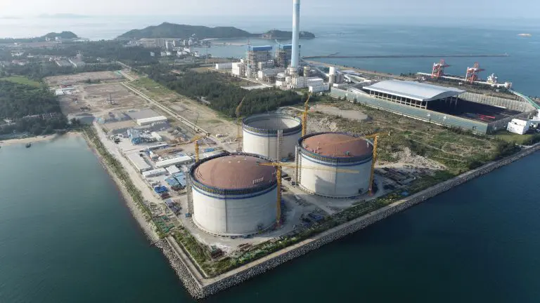 TGE Gas roofs raised on two Huizhou LNG tanks in China