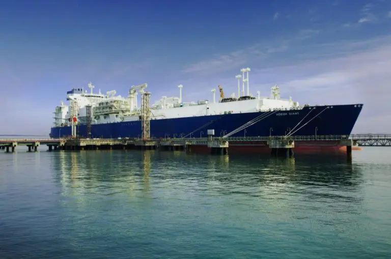 Hoegh LNG's FSRU leaves India after contract termination