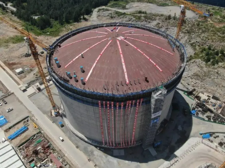 TGE Gas raises roof on third Huizhou LNG tank