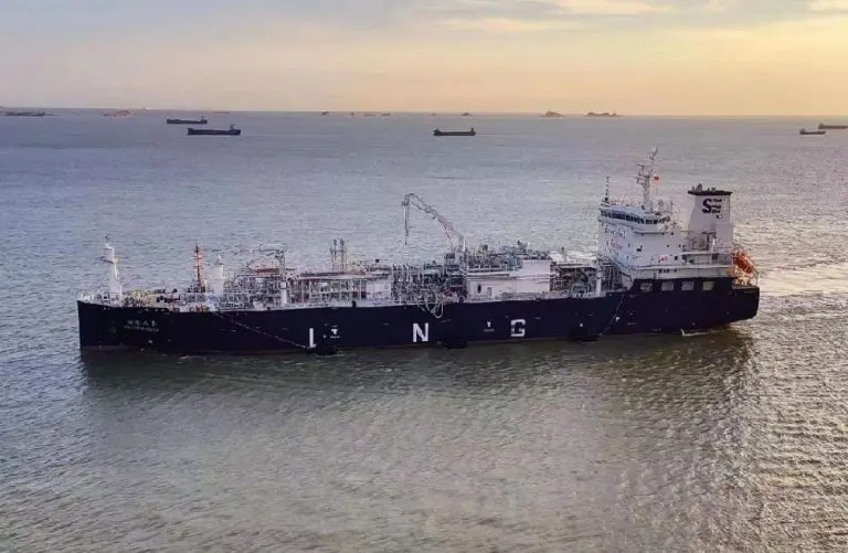 Wah Kwong takes over management of world's largest LNG bunkering vessel