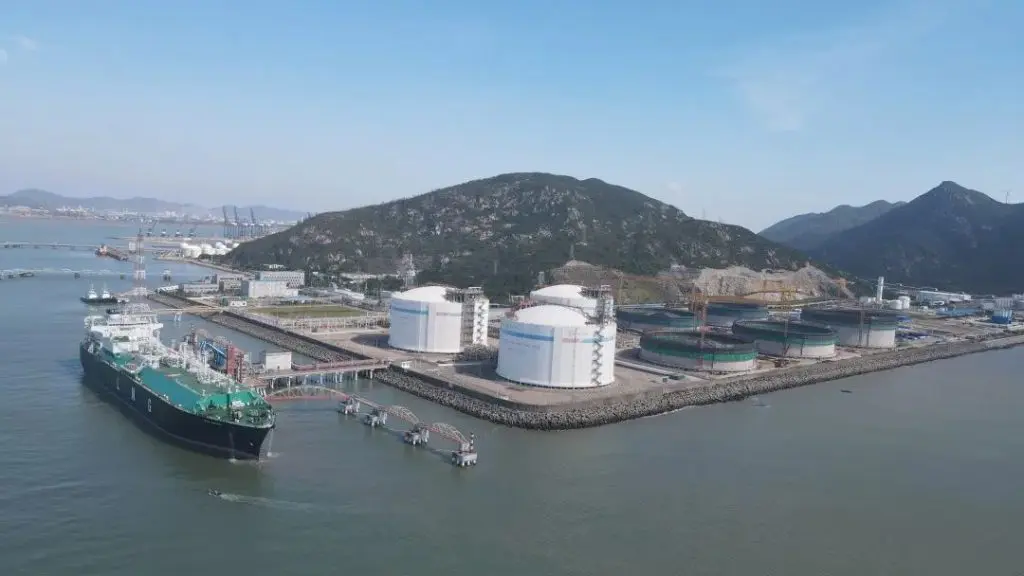 CNOOC: construction progresses on giant  Zhuhai LNG tanks