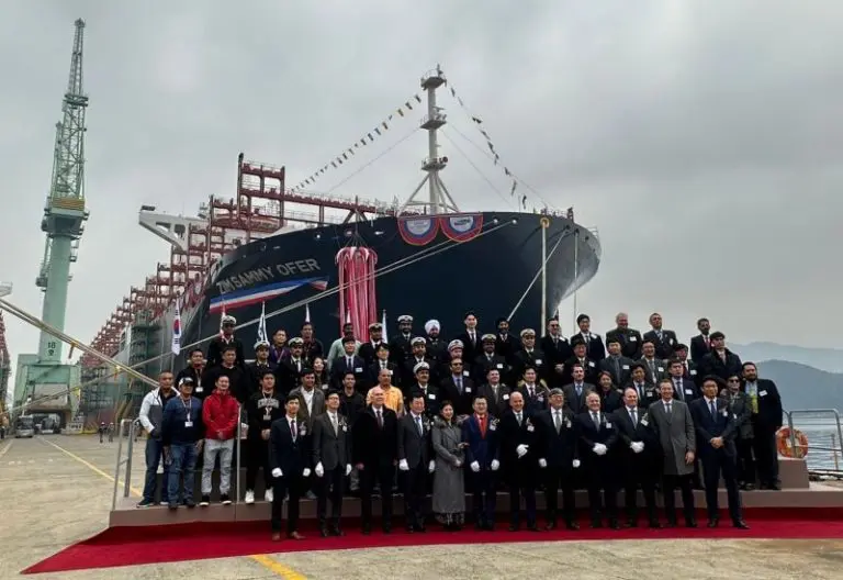 Seaspan, ZIM name LNG-powered containership in South Korea