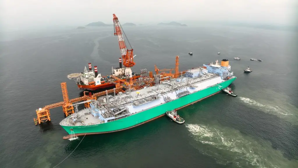 Hong Kong's first FSRU arrives at new jetty