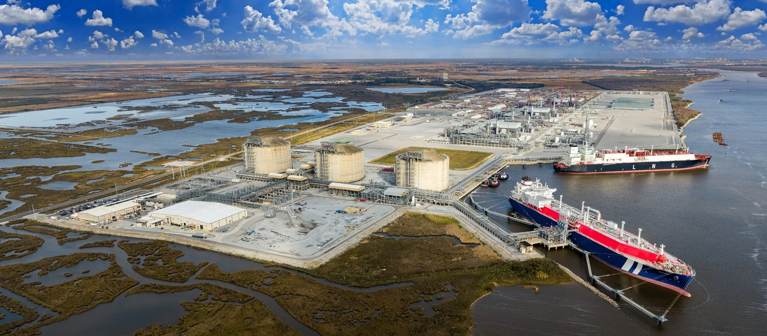 US weekly LNG exports climb to 28 cargoes