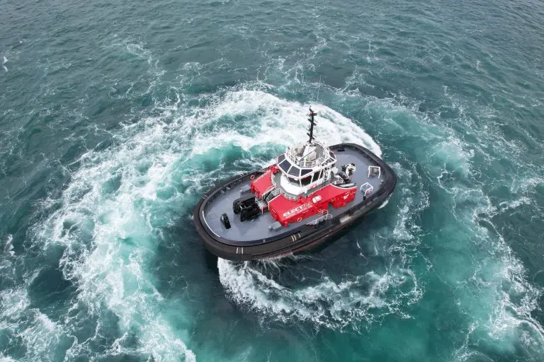 First electric tug ready to start serving LNG Canada