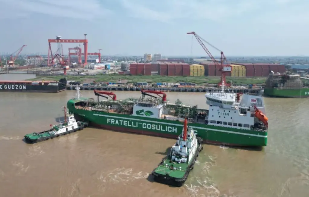 Fratelli Cosulich's first LNG bunkering ship nearing delivery in China