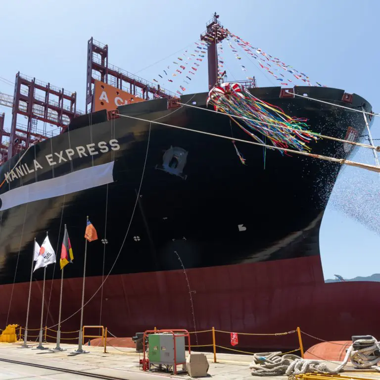 Hapag-Lloyd welcomes second LNG-powered giant in its fleet