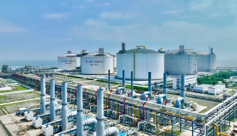 China's Sinopec launches giant Qingdao LNG tank