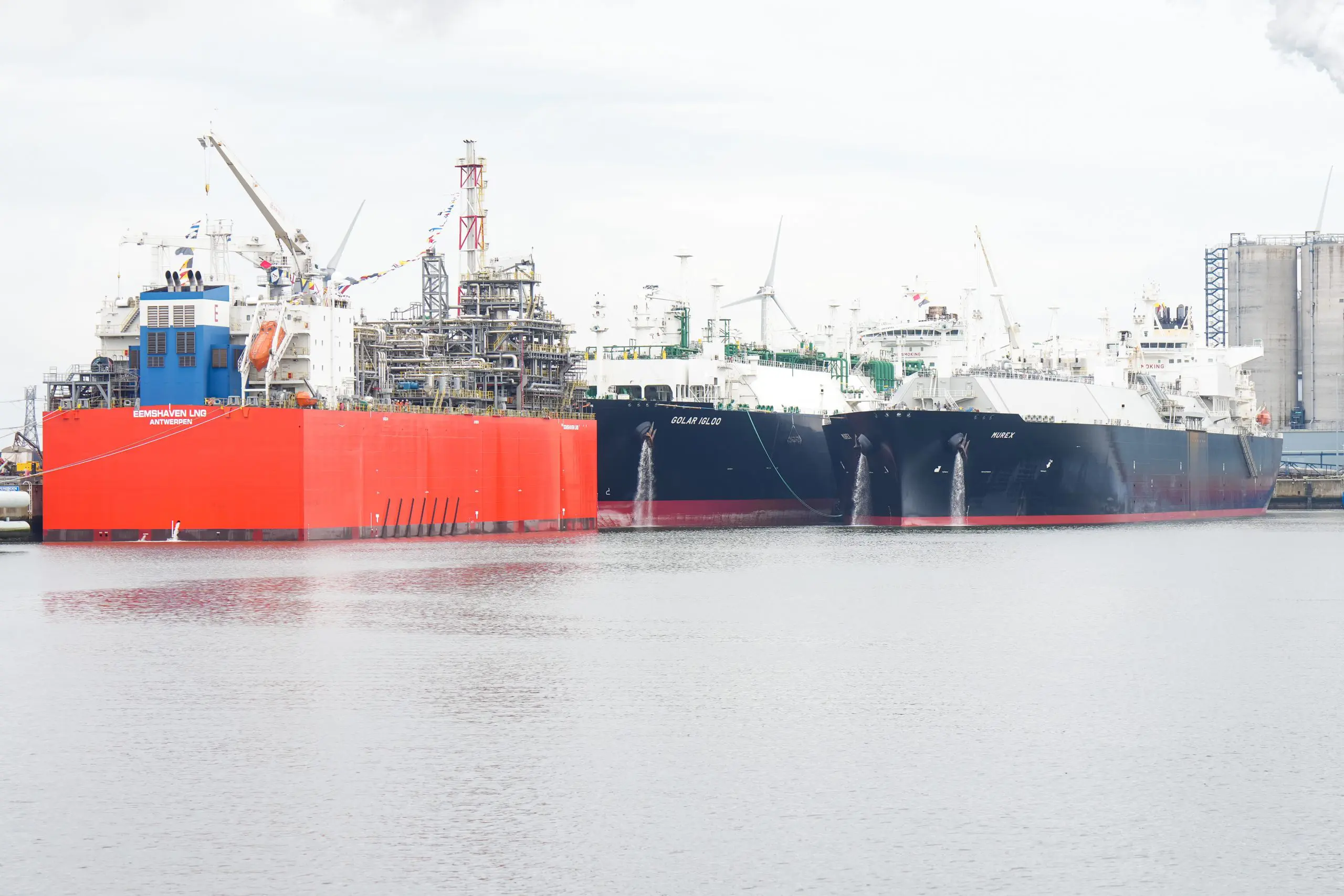 Spot LNG shipping rates nearly flat this week