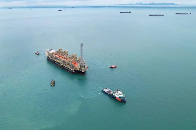 Golar FLNG arrives at GTA site