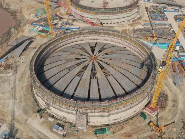 CNOOC raises roof on giant Zhejiang LNG tank