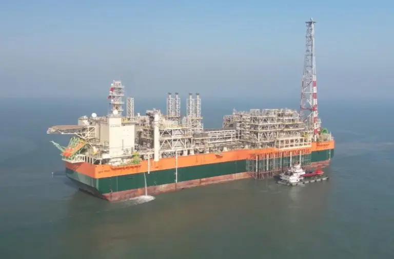 Kosmos FPSO on its way to GTA site