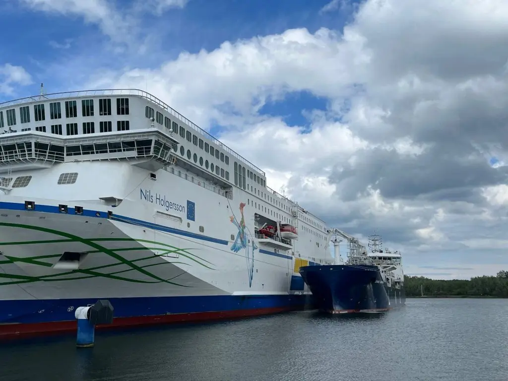 Avenir in first German STS LNG bunkering op