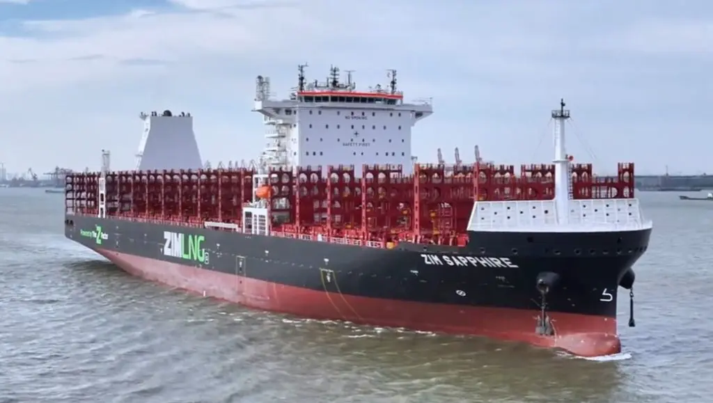 Chinese yard hands over Seaspan’s LNG-fueled containership