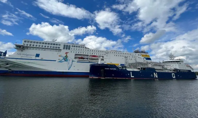 Avenir in first German STS LNG bunkering op