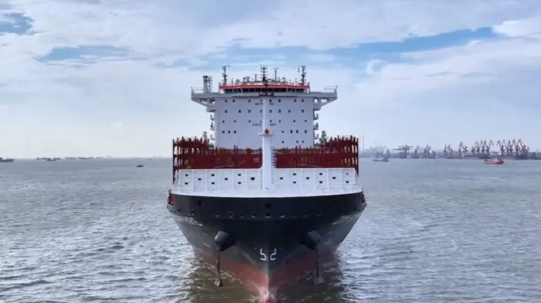 Chinese yard hands over Seaspan’s LNG-fueled containership