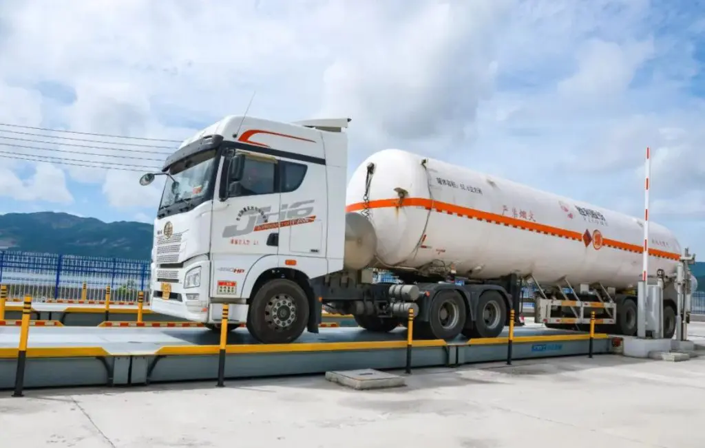 China’s Zhejiang Energy, BP start supplying LNG via trucks