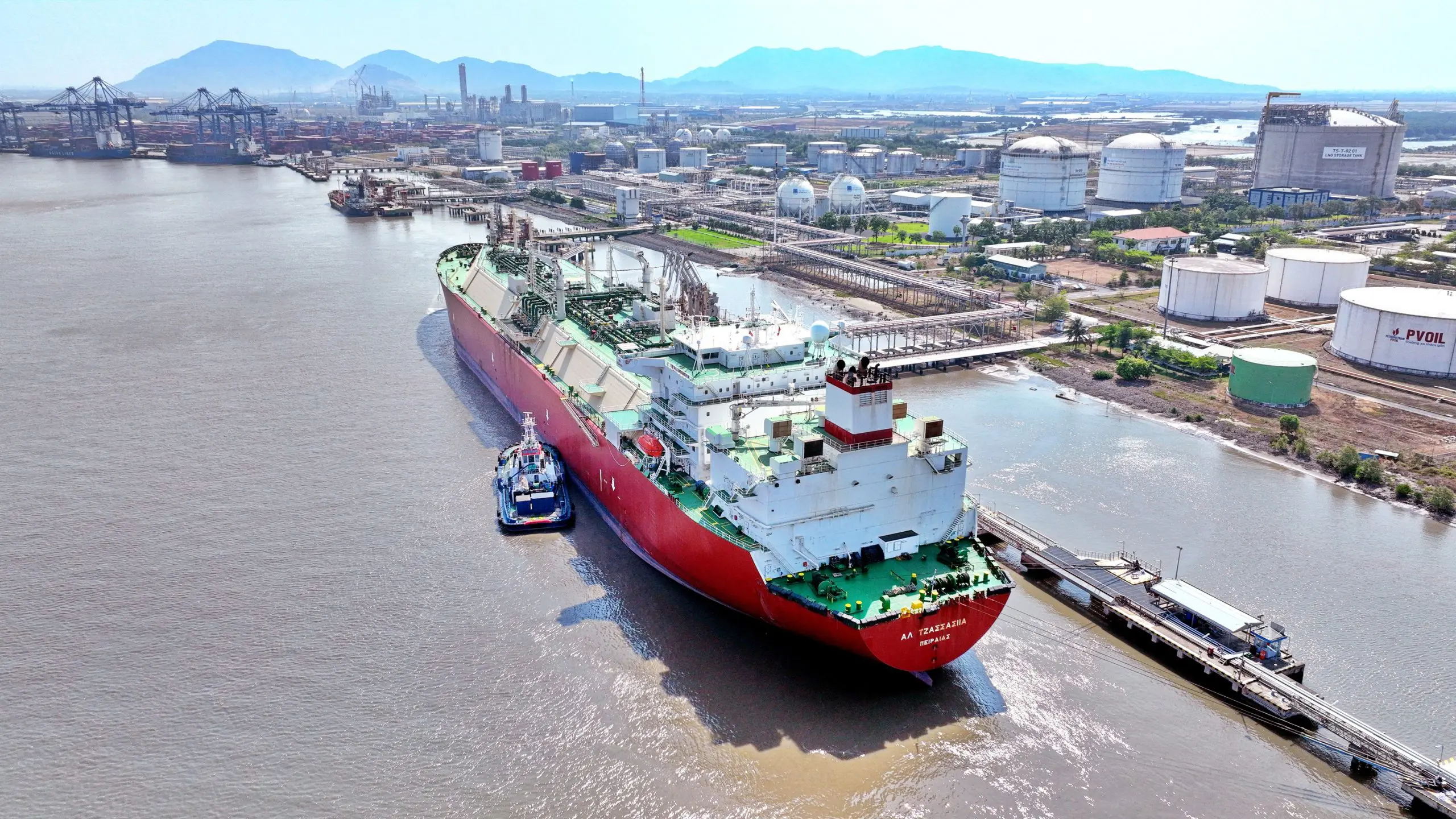 PetroVietnam Gas launches tender for one spot LNG cargo