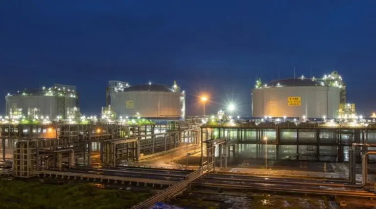 India's Petronet launches two Dahej LNG tanks