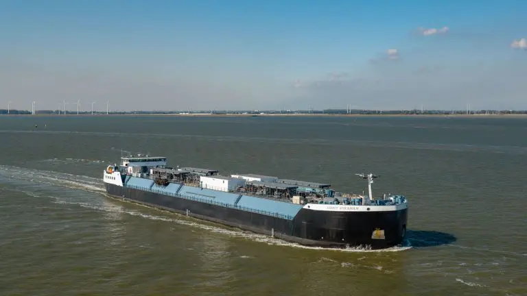 Energy giant Shell has boosted its LNG bunkering business in Europe by adding a new inland LNG bunkering barge.