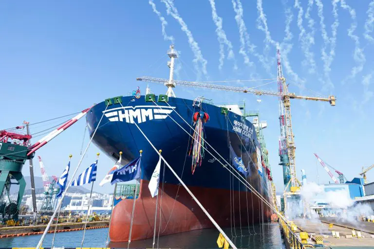 Navios, HMM name LNG-powered containership duo in South Korea