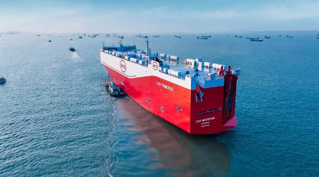 Singapore’s FueLNG wraps up 400th STS bunkering operation
