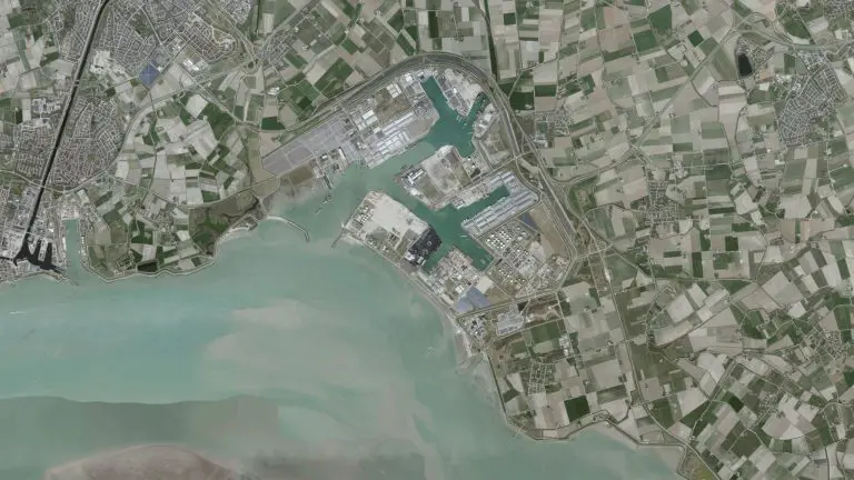 VTTI, Hoegh Evi launch permitting process for Dutch FSRU terminal