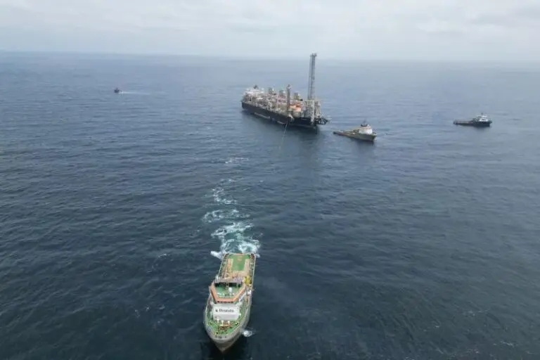 Golar's FLNG on way to Singapore from Cameroon