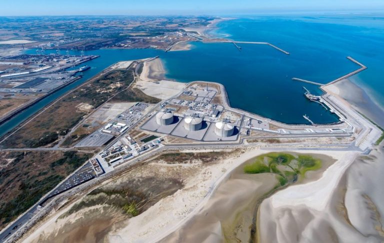 France’s Dunkirk LNG launches truck loading facility