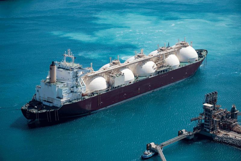 Total's LNG sales rise as profit plunges