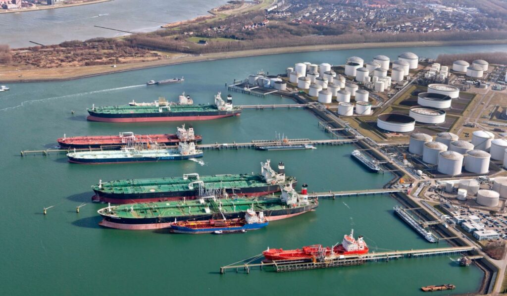 Vopak launches new LNG bunkering service in Rotterdam