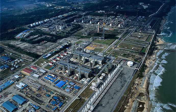 Contractor dies in incident at Petronas' Bintulu LNG complex