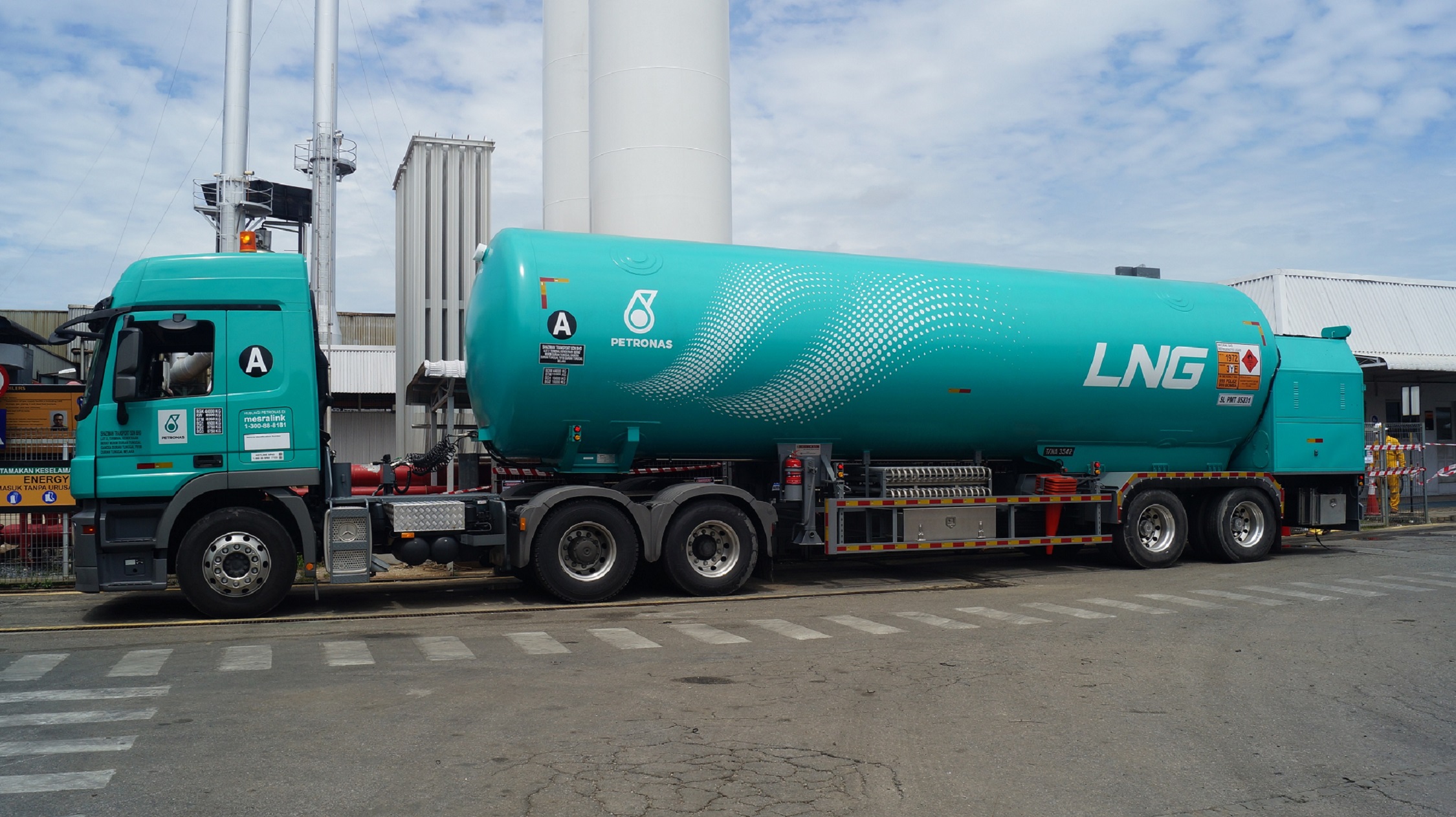Malaysia's Petronas in LNG trucking milestone