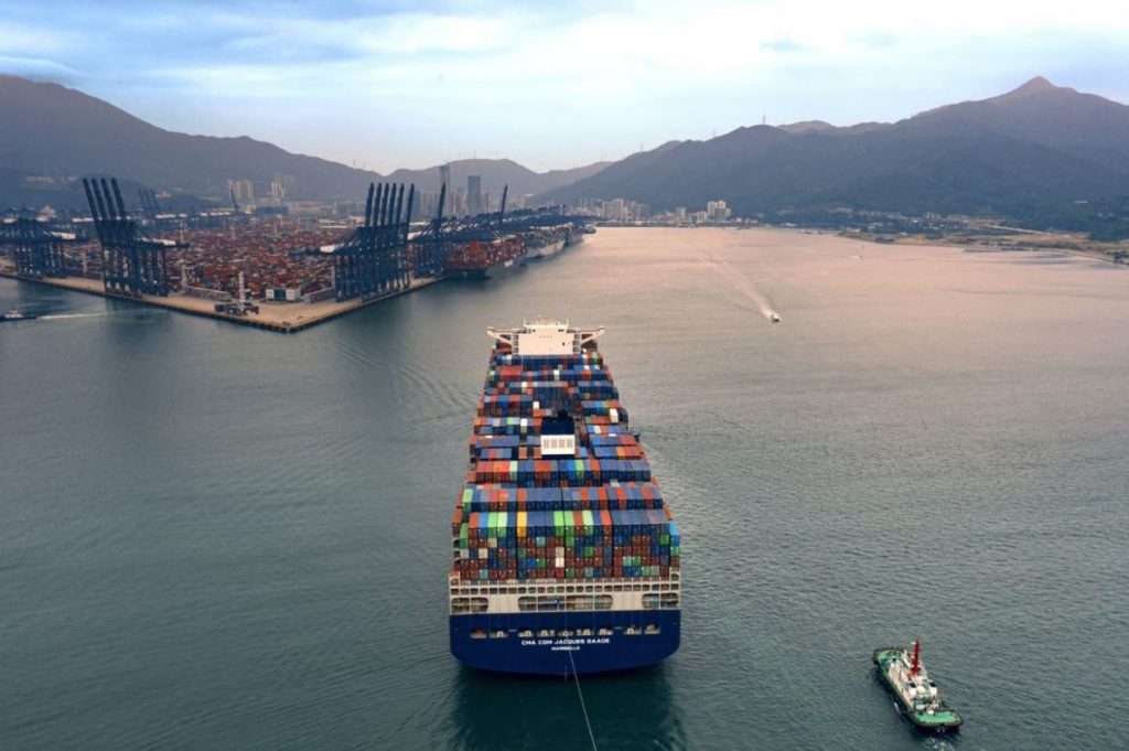 Photo CMA CGM's LNG-powered giant visits China's Yantian 