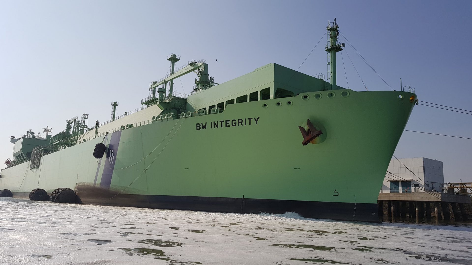Eni, Vitol make lowest bids in Pakistan March LNG tender