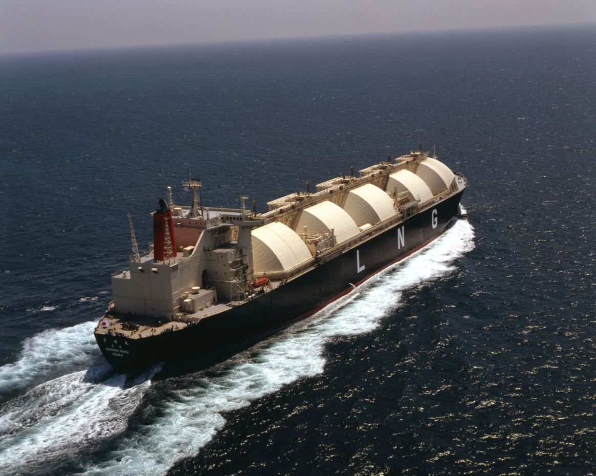 MOL bids farewell to its oldest LNG carrier