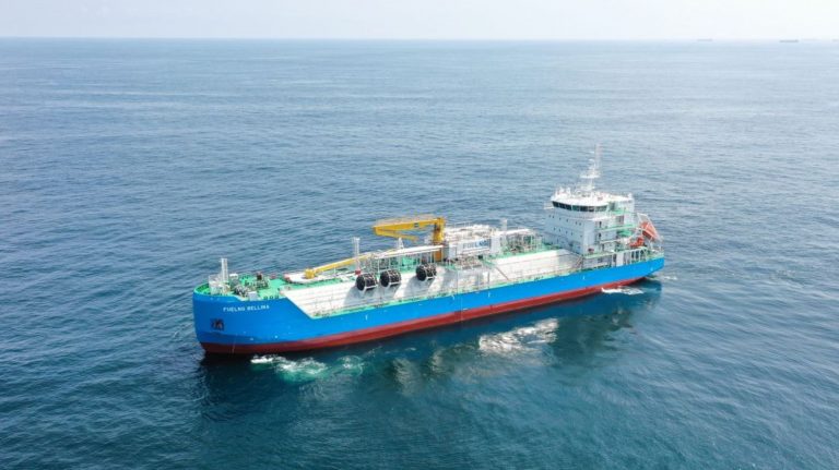 Singapore's first LNG bunkering ship ready to start work