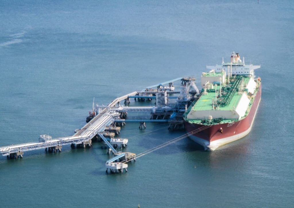 Qatar Petroleum pens 10-year LNG supply deal with Pakistan - LNG Prime