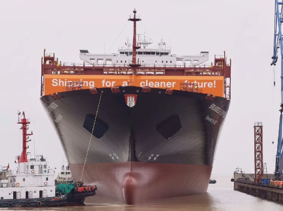 Hapag-Lloyd's LNG containership retrofit sets out for gas trials