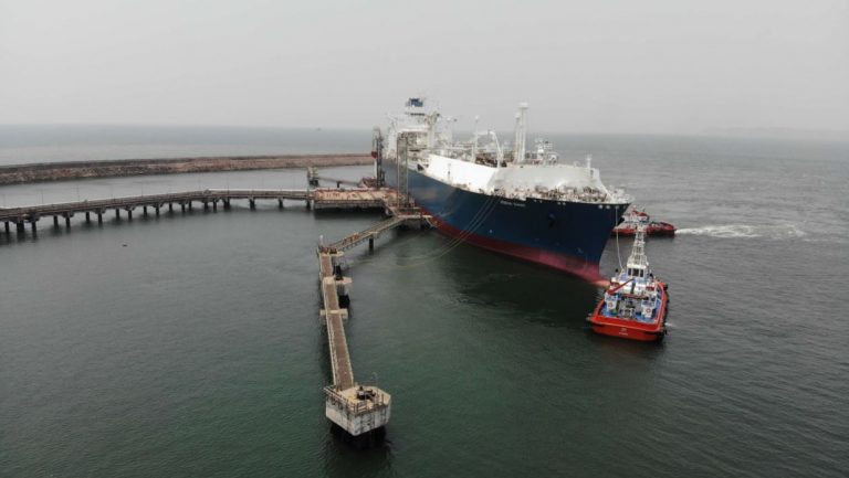 Hoegh Giant FSRU arrives at H-Energy’s Jaigarh LNG terminal in India