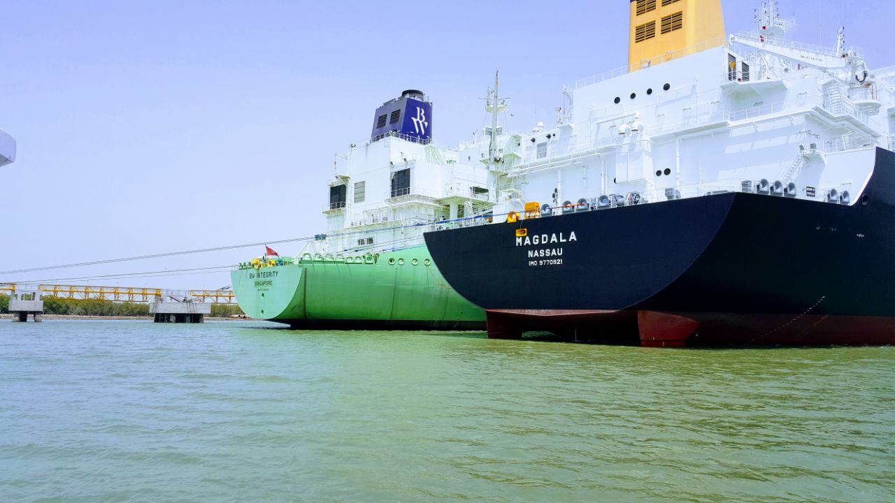 Pakistan launches tender for 8 spot LNG cargoes